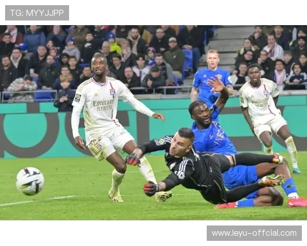 里昂1-1战平尼斯，中游集团积分榜竞争胶着